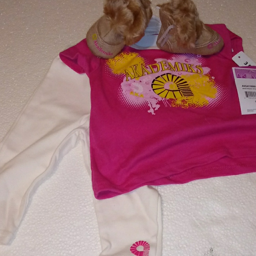 Akademiks 3 Piece Gift Set with Boots-NWT